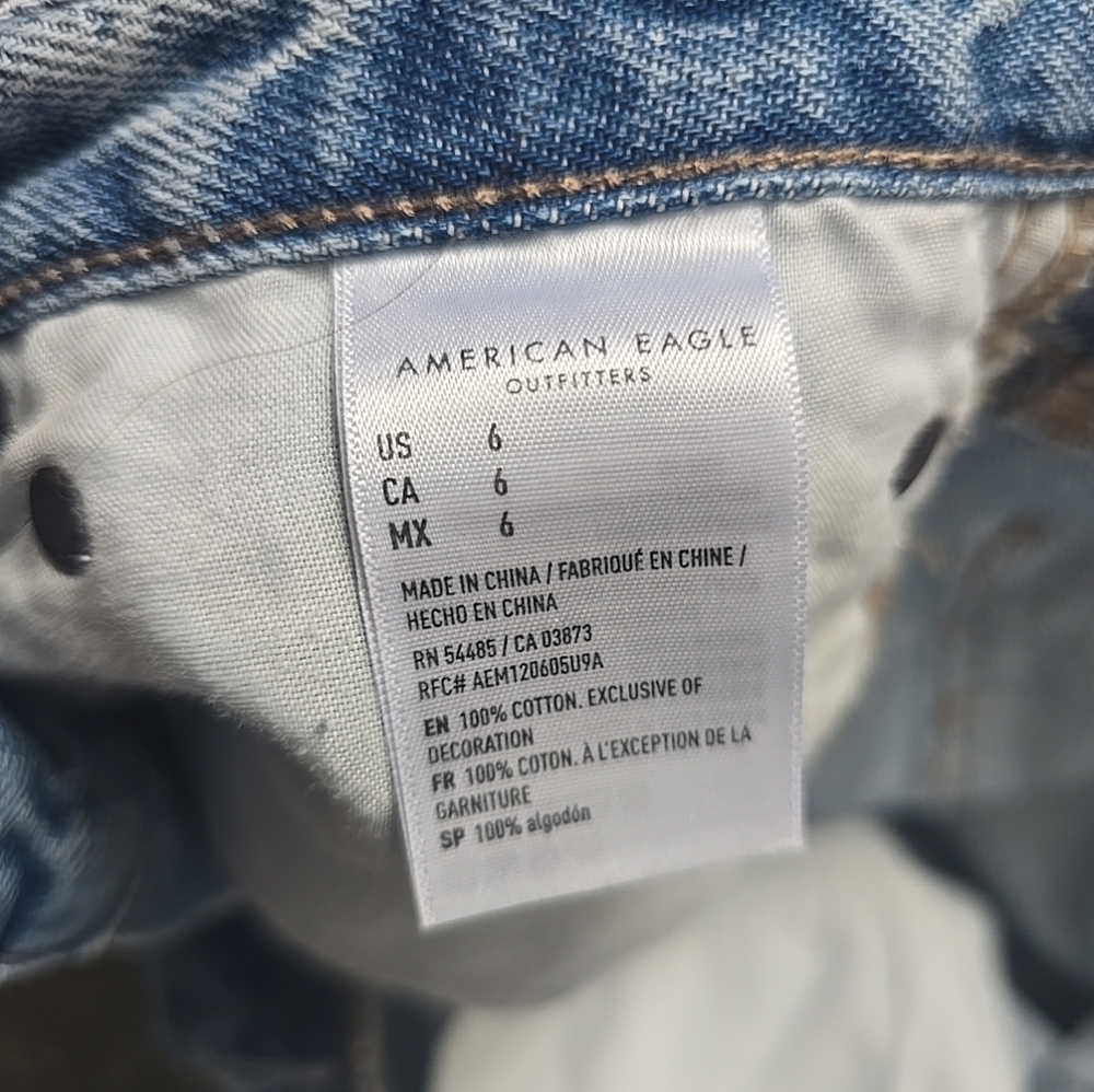 American Eagle 90s Boyfriend Shorts Light Blue Denim Distressed  Size 6 - Picture 3 of 13